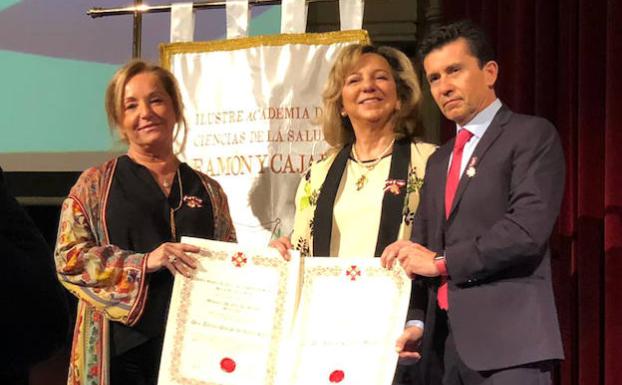 Los médicos malagueños Alberto Cuevas y Teresa Queipo  Medalla al Mérito Sanitario